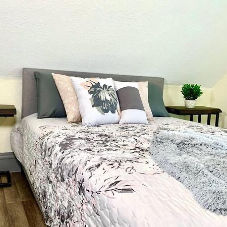 Vila 5Br Niagara Getaway Prime Location-Sleeps 10 Niagara Falls Exteriér fotografie